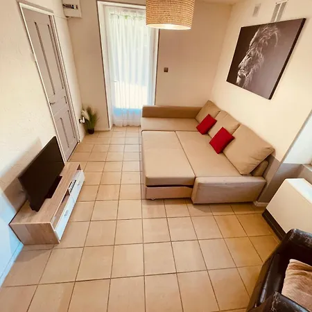 Les De Chauvet Apartment Gap