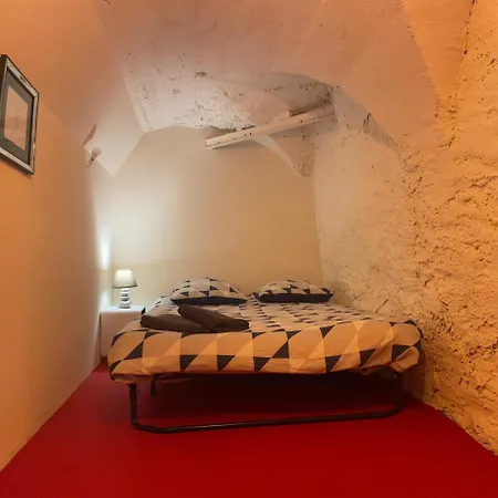 Les De Chauvet Apartment